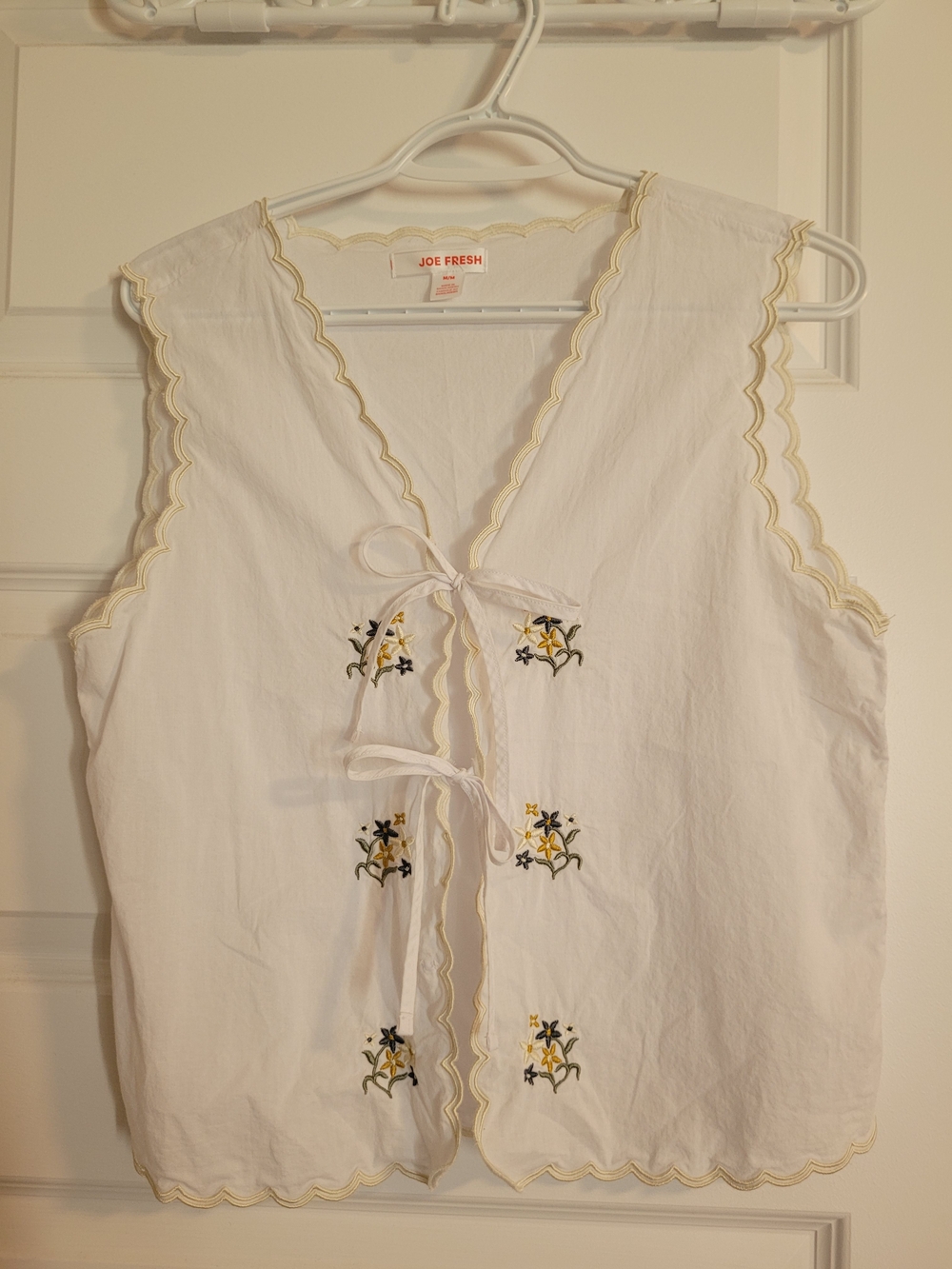 Joe Fresh White Scalloped Tie-Front Embroidered Tank